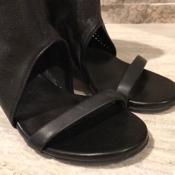 BCBG sandals ( Size 6） - Picture 4 of 4